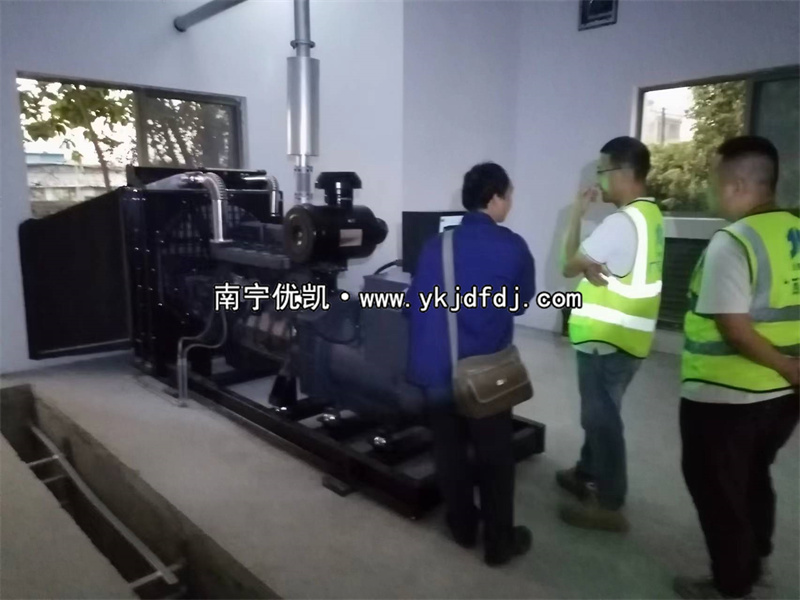2023年11月28日，欽州項目250kw上柴發(fā)電機組到貨安裝調(diào)試