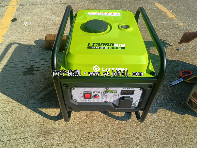 2024年10月11日，客戶到店自提3KW汽油變頻發(fā)電機