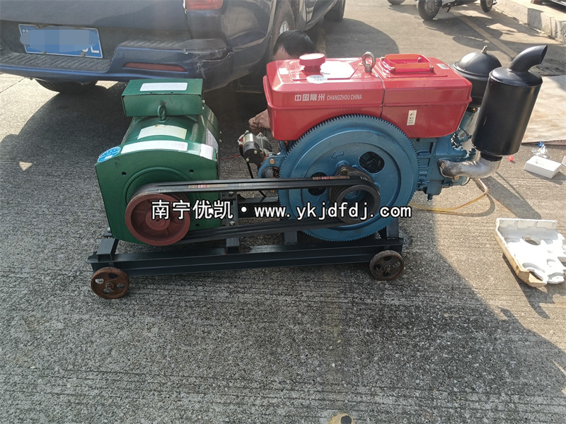 2024年10月21日，客戶到店自提20KW單缸柴油發(fā)電機組